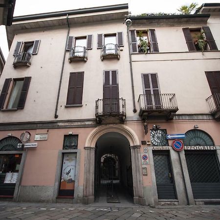 Fancy Blue Duomo Duplex Apartement Milan Bagian luar foto