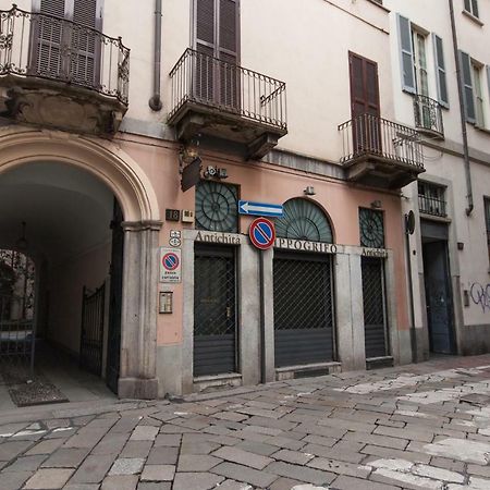 Fancy Blue Duomo Duplex Apartement Milan Bagian luar foto