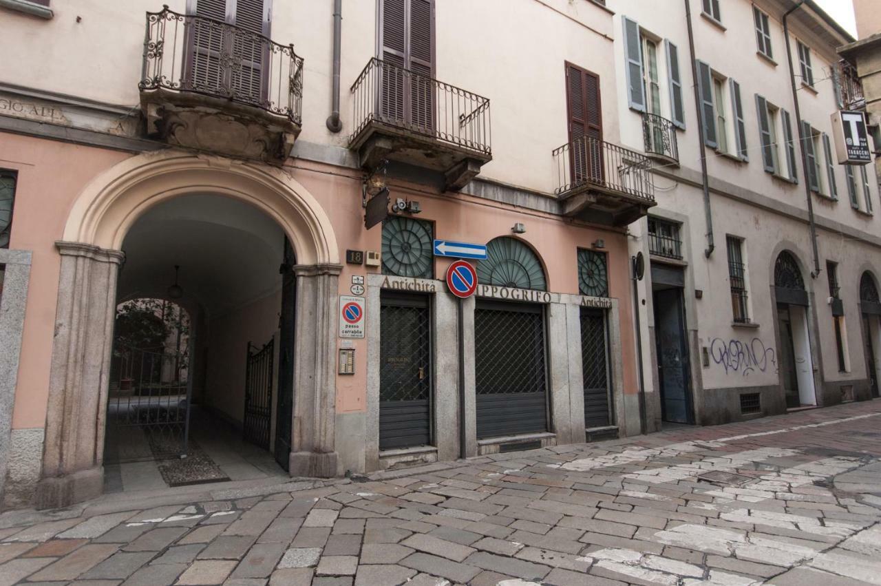 Fancy Blue Duomo Duplex Apartement Milan Bagian luar foto