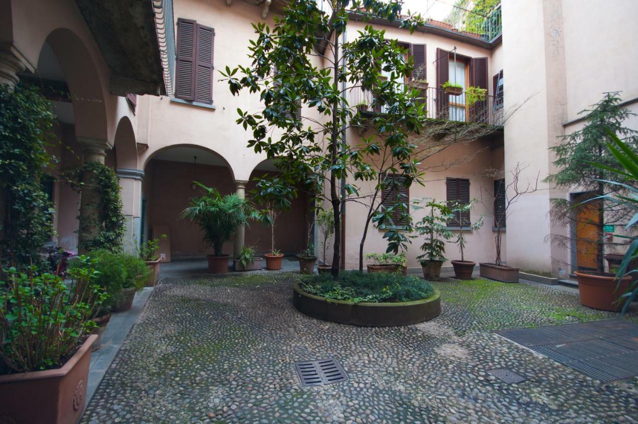 Fancy Blue Duomo Duplex Apartement Milan Bagian luar foto