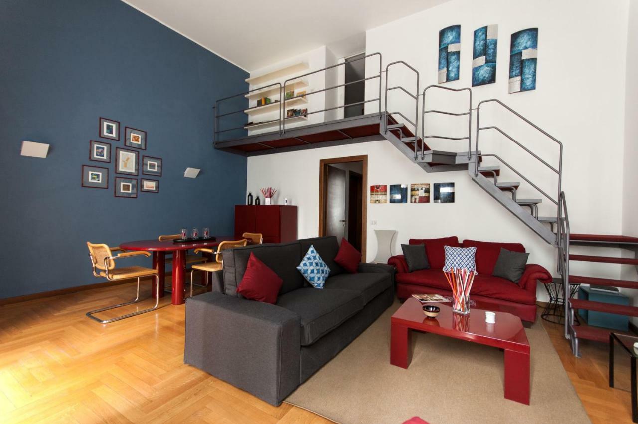 Fancy Blue Duomo Duplex Apartement Milan Bagian luar foto