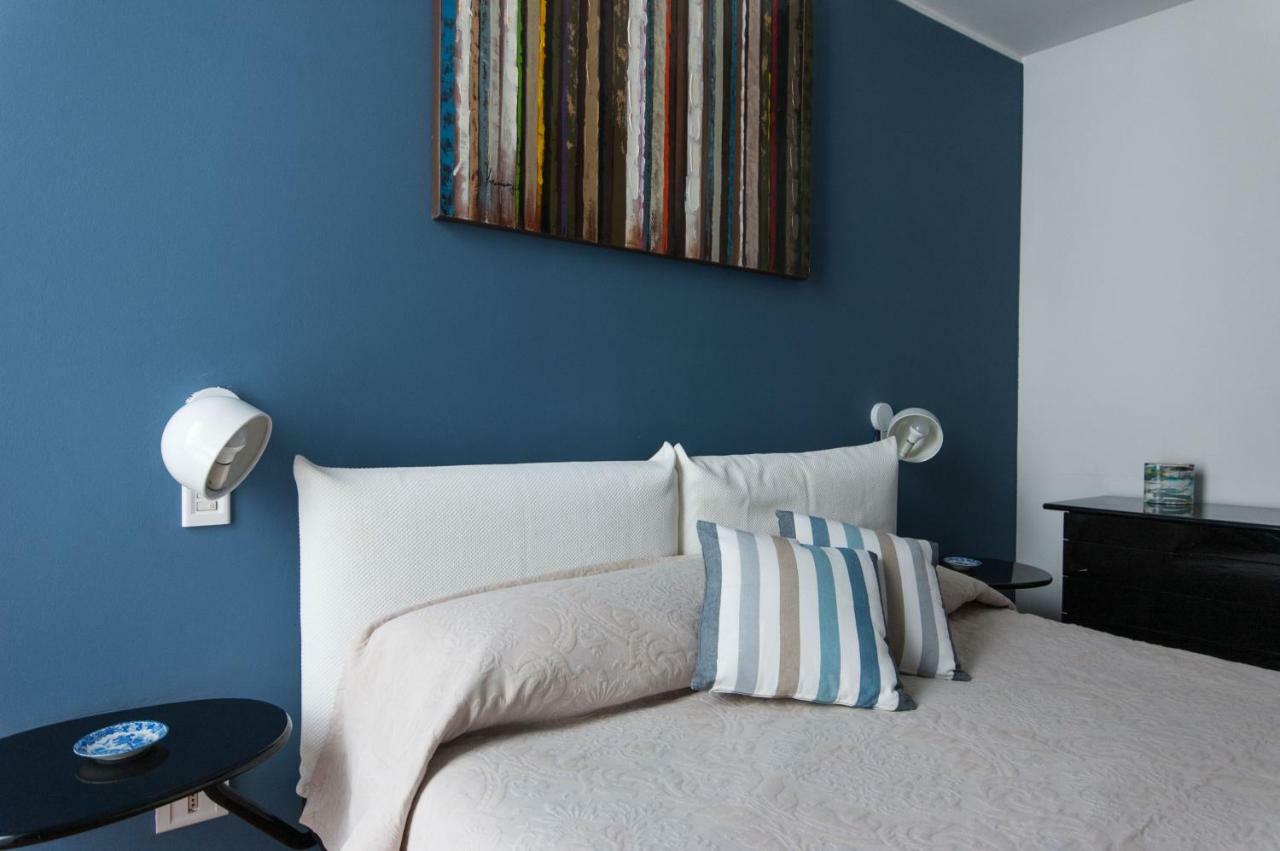 Fancy Blue Duomo Duplex Apartement Milan Bagian luar foto