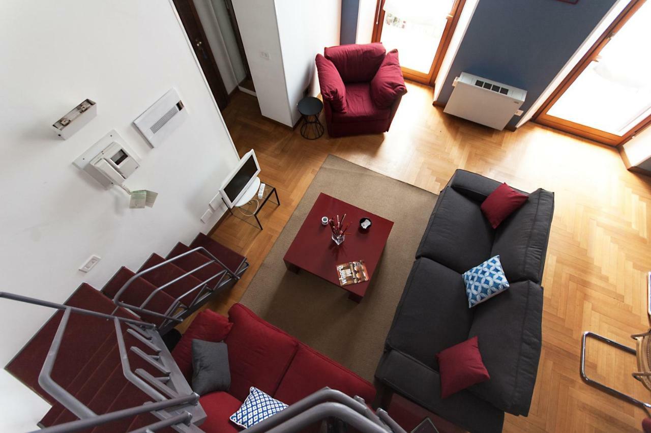 Fancy Blue Duomo Duplex Apartement Milan Bagian luar foto