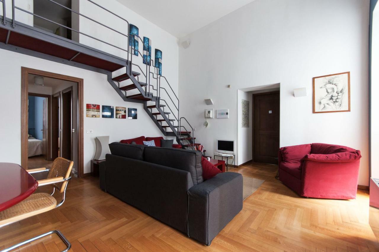 Fancy Blue Duomo Duplex Apartement Milan Bagian luar foto