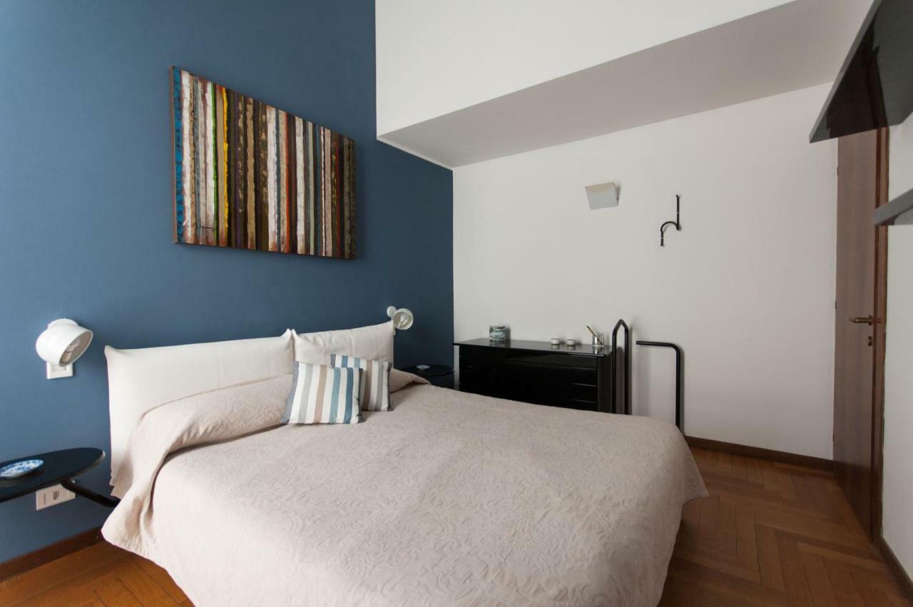 Fancy Blue Duomo Duplex Apartement Milan Bagian luar foto