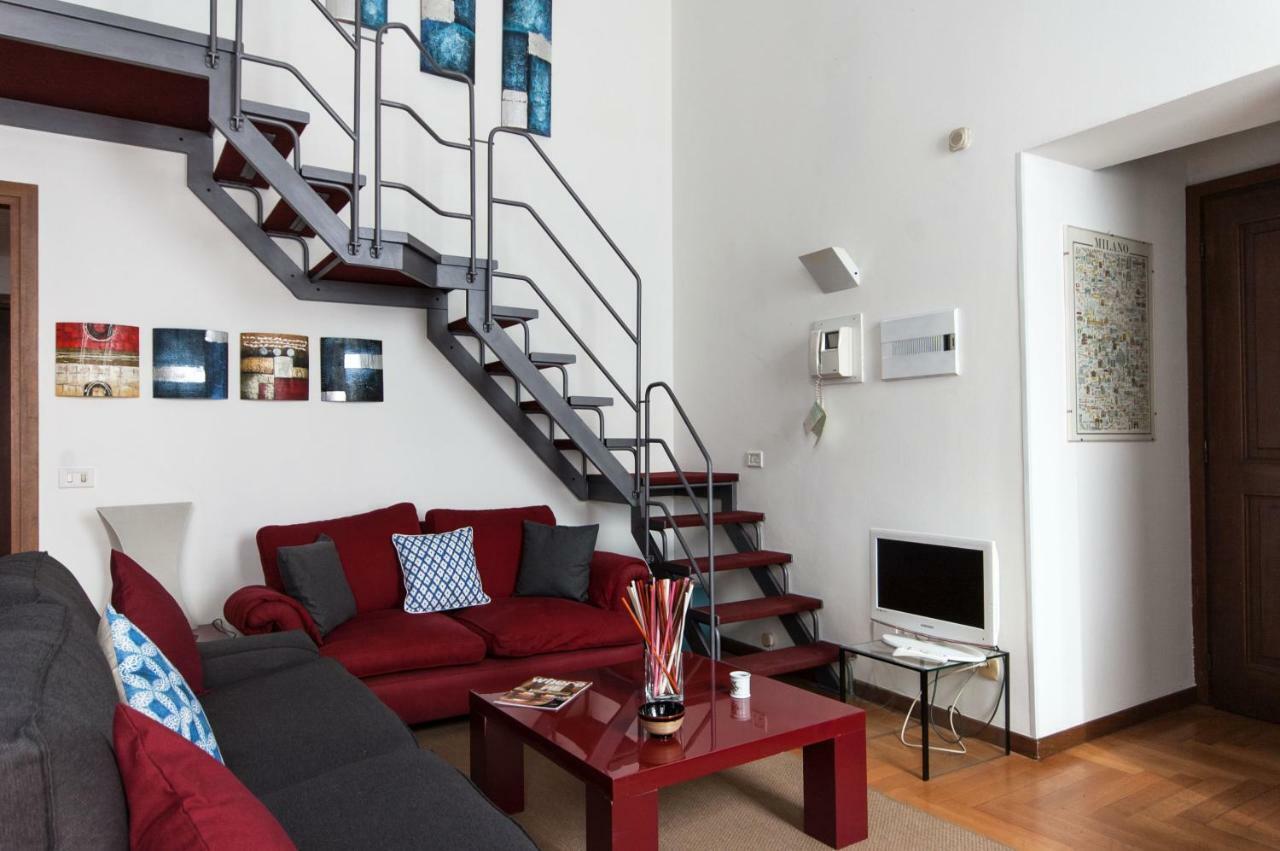 Fancy Blue Duomo Duplex Apartement Milan Bagian luar foto