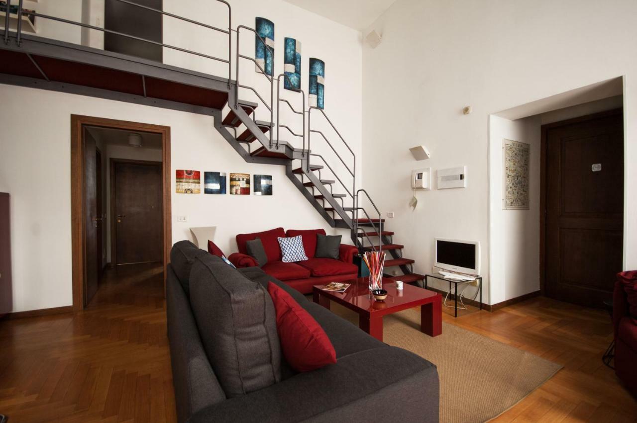 Fancy Blue Duomo Duplex Apartement Milan Bagian luar foto